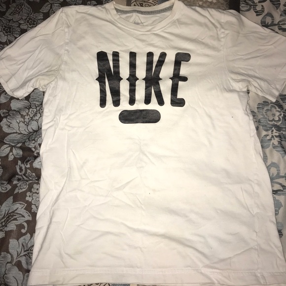 Nike guys shirt - Picture 1 of 3